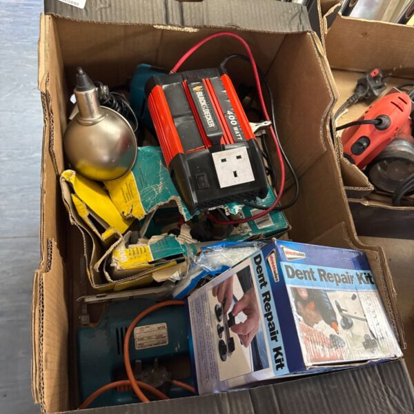 Black & Decker 400W inverter in a mixed lot of items.