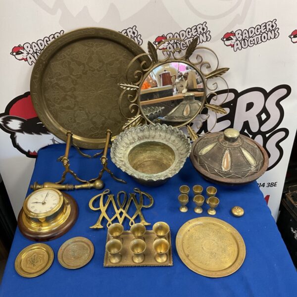 Vintage brass and copper lot including a decorative tray and clock.