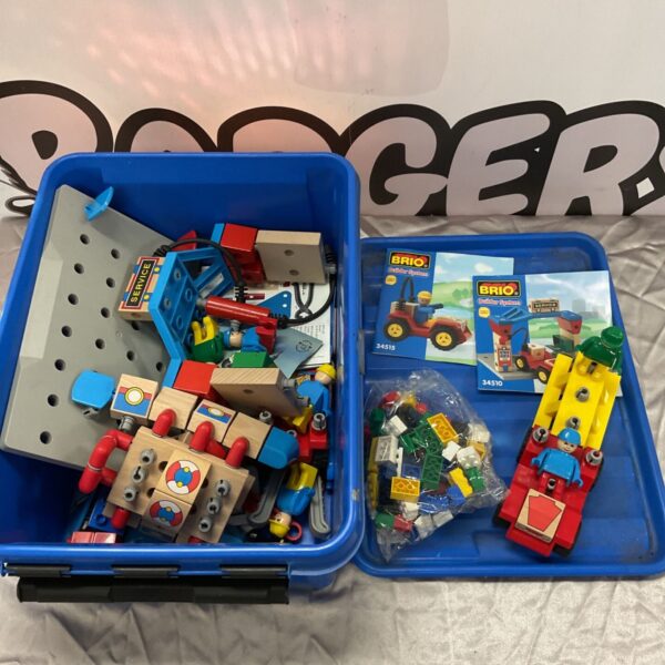 Brio Builder System 34519 with wooden blocks in a blue box.