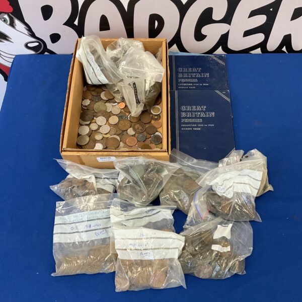 Large lot of mixed British and foreign coins for collectors.