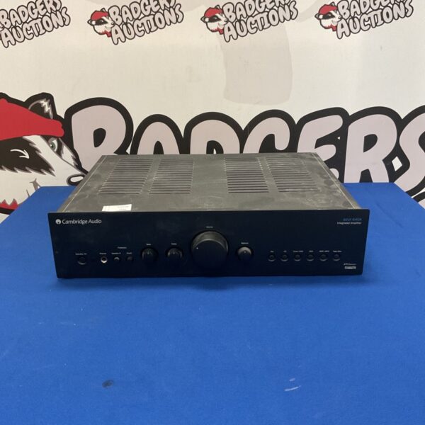 Cambridge Audio azur 340a integrated amplifier front view.
