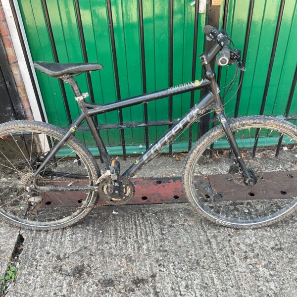Black Carrera Subway 2 hybrid bike with disc brakes.