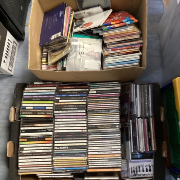 Mixed CD lot including All Saints and Lisa Stansfield albums.