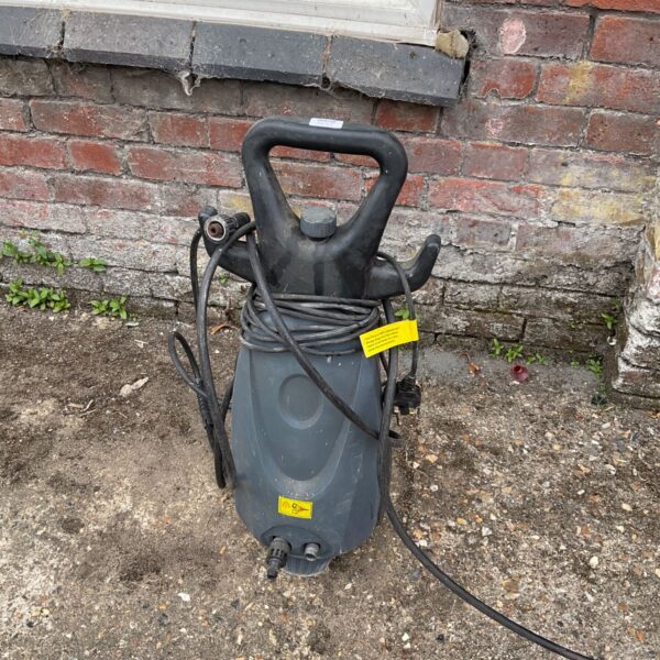 Challenge Xtreme DW-1840BV pressure washer for garden cleaning.