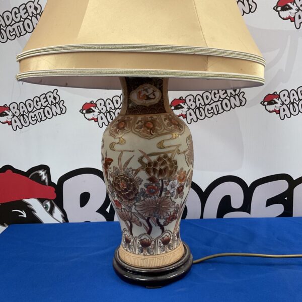 Vintage Chinese vase table lamp with hand-painted details.