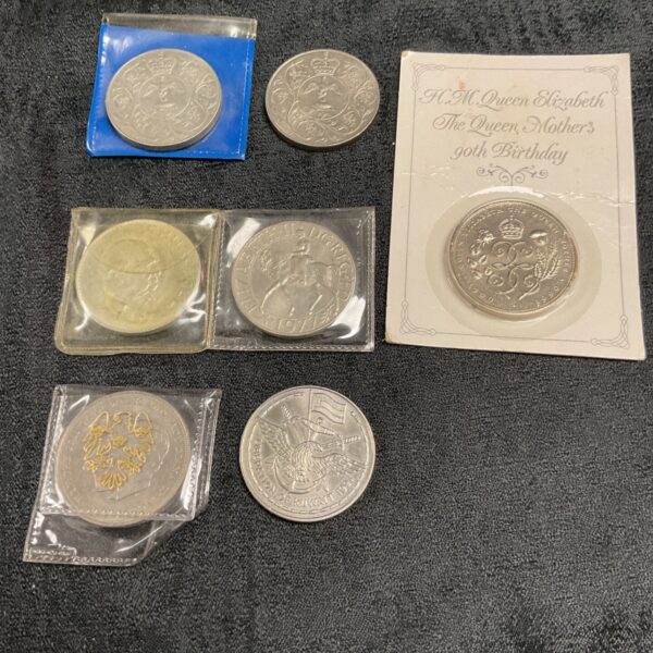 Collection of commemorative coins including Kuwait Liberation and Queen Mother £5 coin.