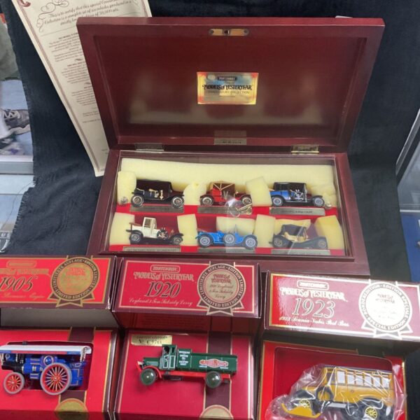Connoisseurs Collection vintage diecast models of yesteryear in wooden box.