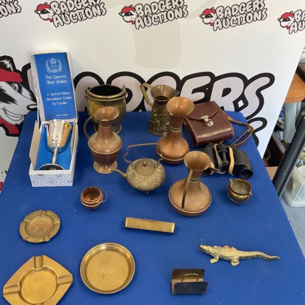 Vintage copper and brass lot including kettle and jug.