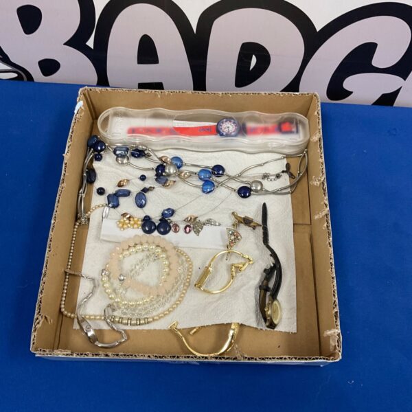 Tray of vintage costume jewellery and watches for collectors.