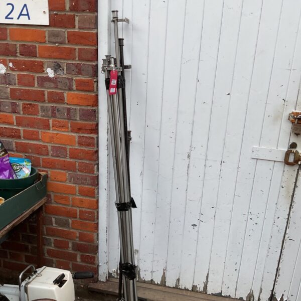 Job lot of silver metal extendable curtain rails for window dressing.