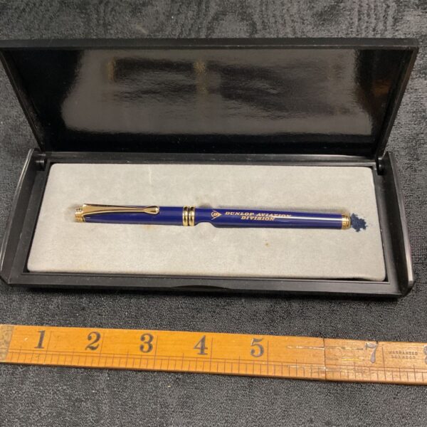 Vintage Dunlop Aviation pen in black presentation case.