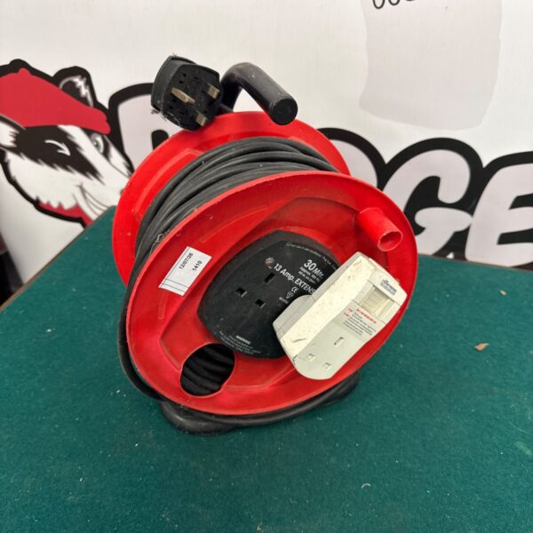 30m two-gang extension reel with breaker for garden use.