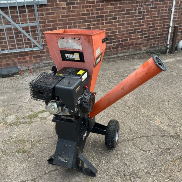 Feider FBT400-1 petrol wood shredder for garden waste reduction.