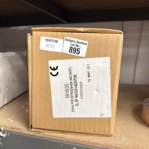 New 3L water and additive fire extinguisher in original box.