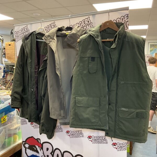 Lot of three gents jackets including Regatta, Champion and Austin Reed.