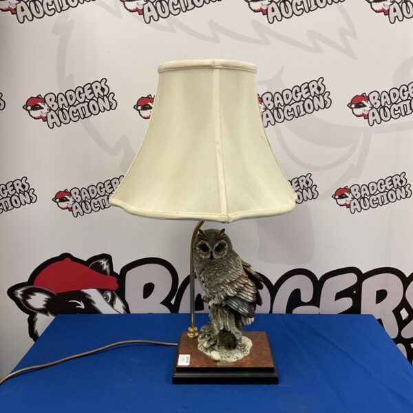 Detailed Giuseppe Armani Florence owl table lamp with cream shade.