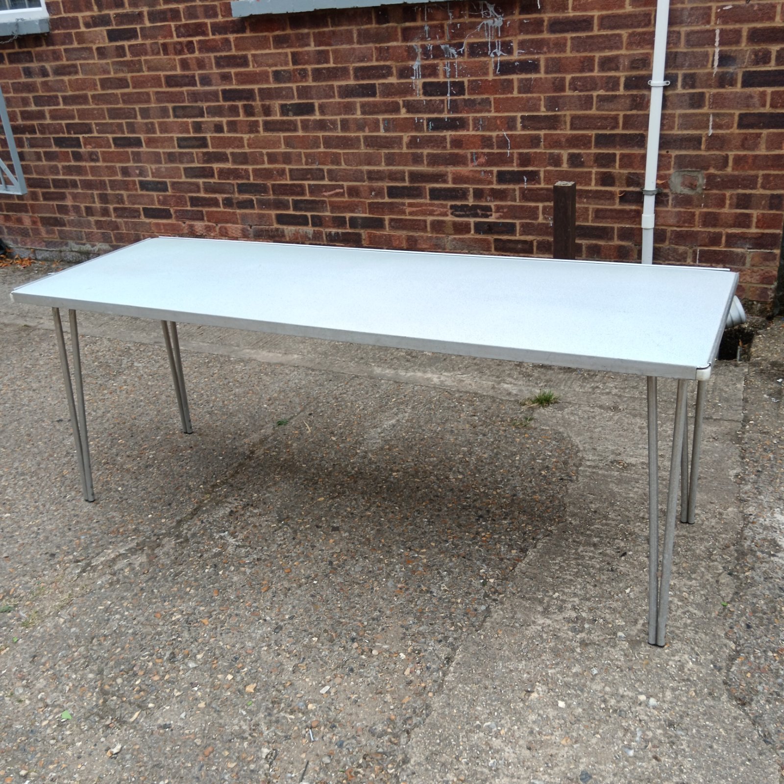 White Gopak folding table, ideal for events and camping.
