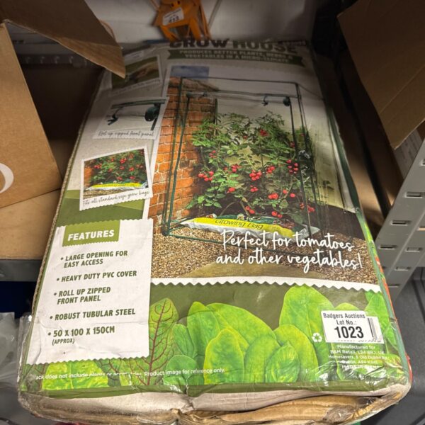 Collapsible grow house packaging showing features and benefits.