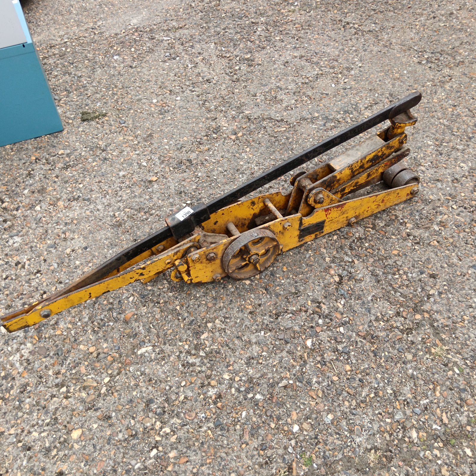 Vintage Hf heavy duty trolley jack in used condition.