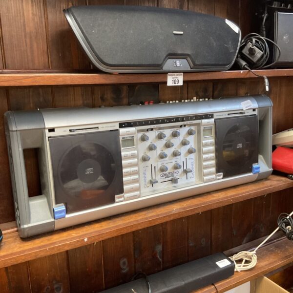 Vintage Homemix CD DJ system with control knobs and display.
