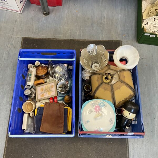 Mixed household clearance lot with vintage items and Homepride flour man.