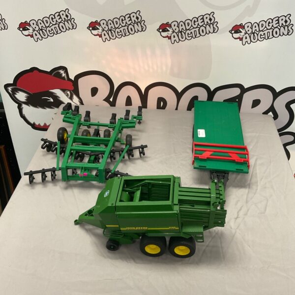 Detailed John Deere 780 forage harvester model for collectors.