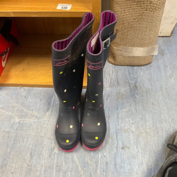 Pair of Jonles size 4 Wellington boots with yellow spots.