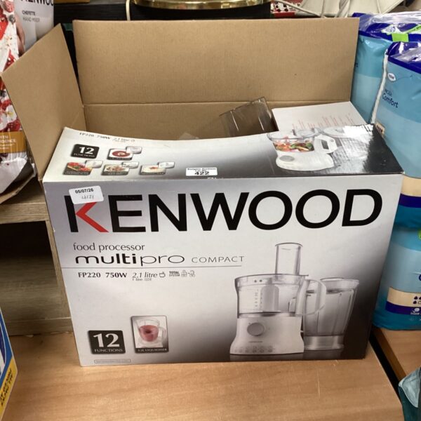 Kenwood FP920 food processor accessories including blades and discs.