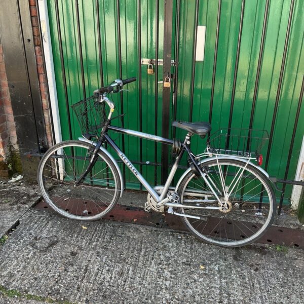 Kettler Windsor bicycle, a vintage German city bike with accessories.