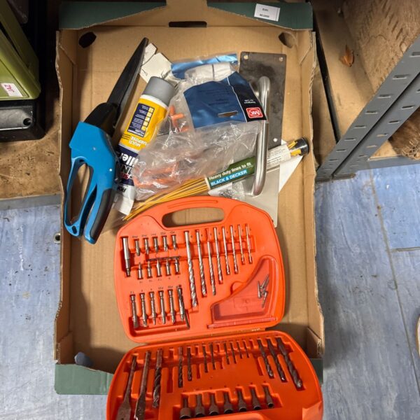 Tray of mixed hardware items inc drill bit set, secateur type scissors & others