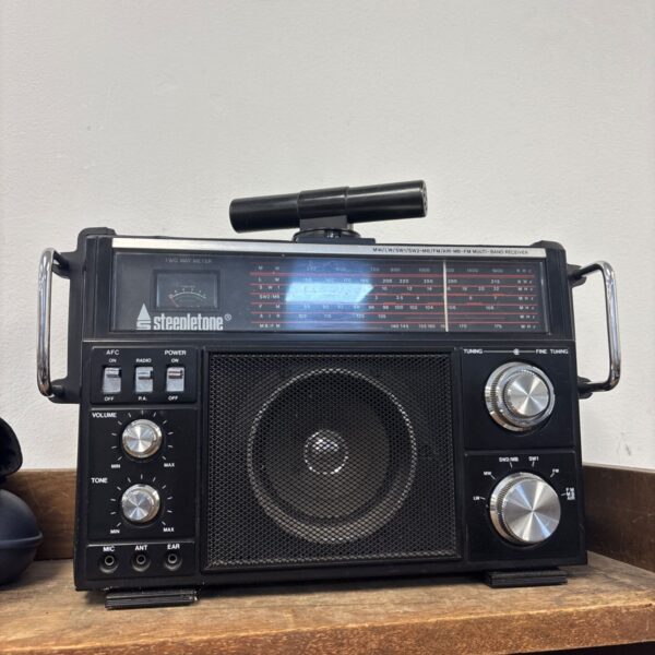 vintage Steepletone MBR7 multiband radio
