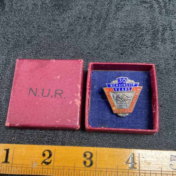 Hallmarkedvsterling silver 30 years N.U.R Butyon hole badge