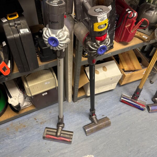 Dyson v7 Motörhead pro cordless hoover body only - untested, battery light flashing with Dyson v6 cordless hoover body only - powers on