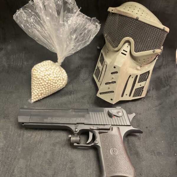 desert eagle .5 bb pre charge pistol with bbs and mask