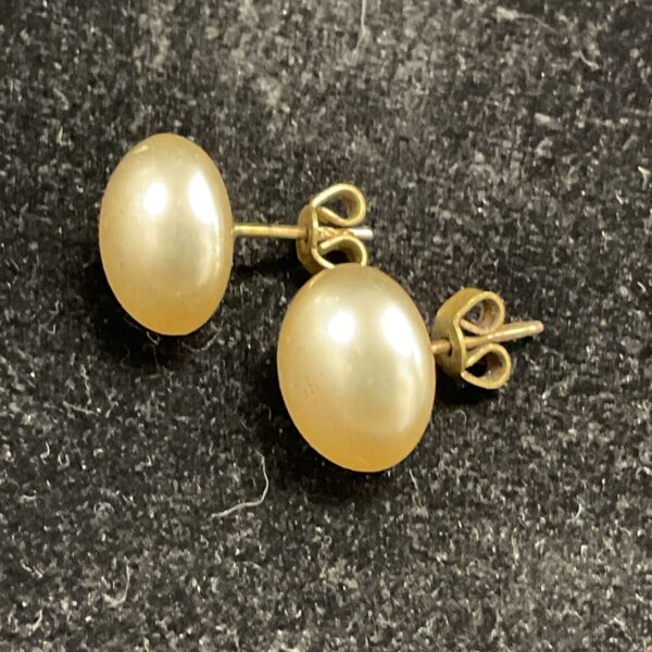 Pair of 9ct gold pearl stud earrings