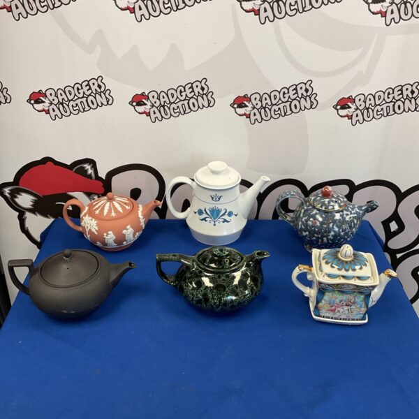 Lot of 6 collectable teapots including Wedgwood & sadler midsummer nights dream