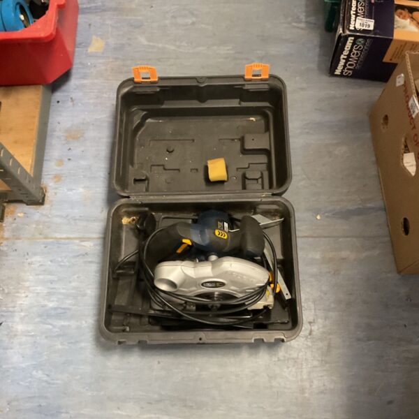 Used Mac Allister circular saw set in a carrying case, ideal for DIY projects.