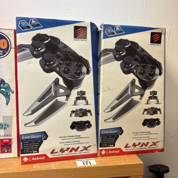 Mad Catz L.Y.N.X. 9 mobile game controller in packaging.