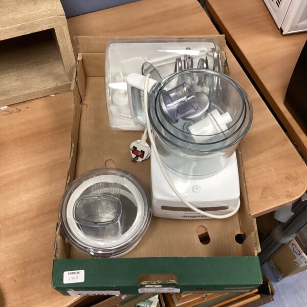 White Magimix Compact 3200 food blender with attachments.