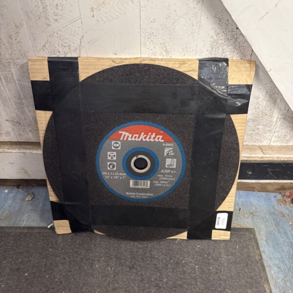 Pack of Makita A-89953 355mm cutting discs for metal cutting.
