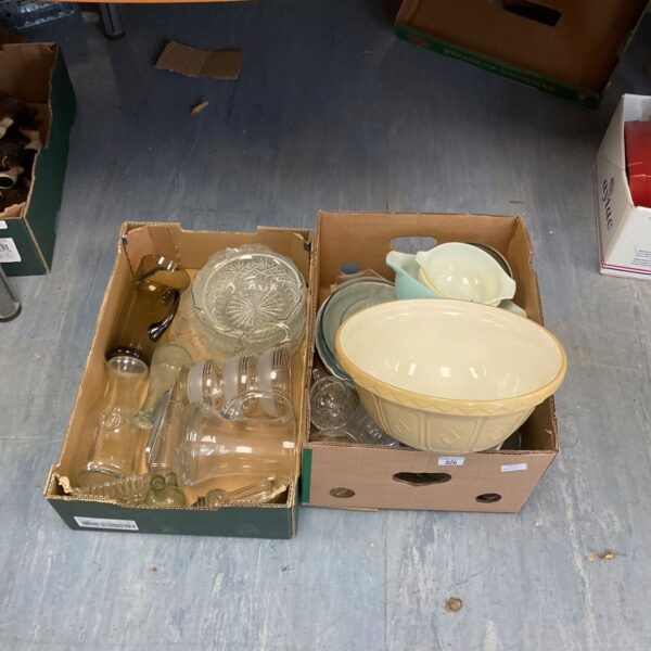 Vintage Mason's mixing bowl and mixed kitchen items.