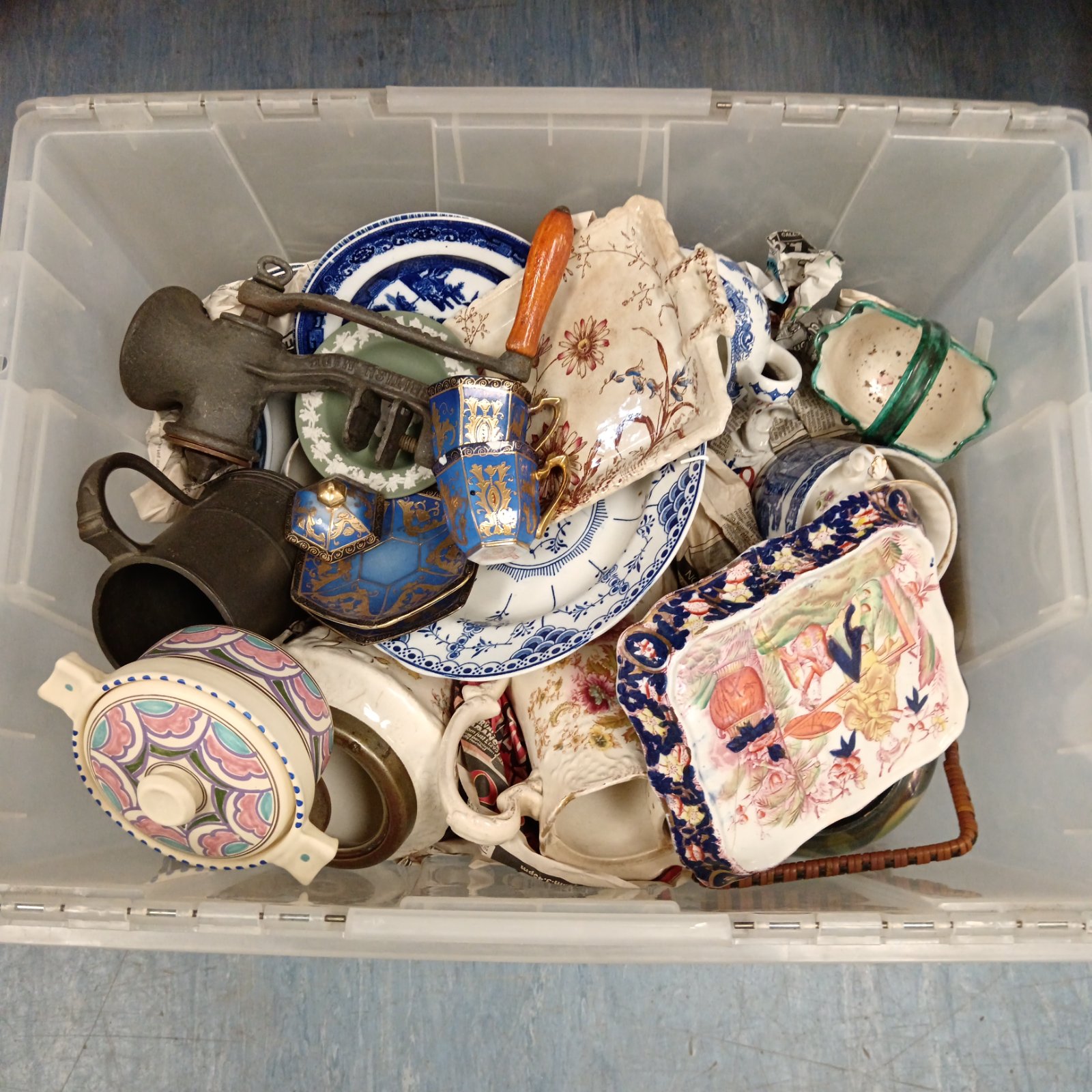 Mixed china lot featuring Wedgwood Jasperware and Honiton pottery.