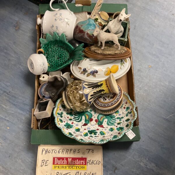 Mixed lot of vintage collectibles including porcelain and ceramic items.