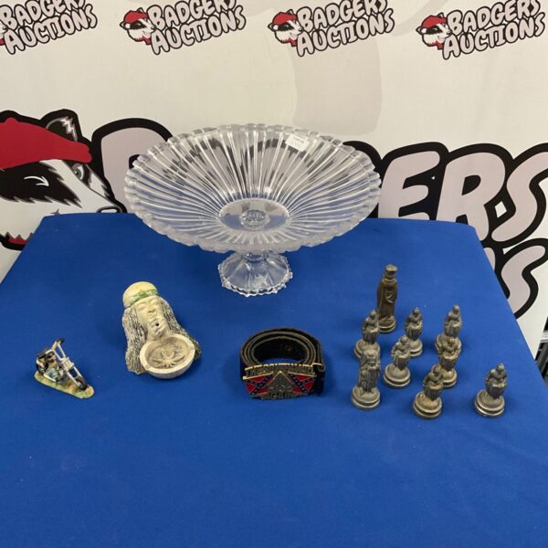 Mixed lot of vintage collectibles including a belt and chess set.