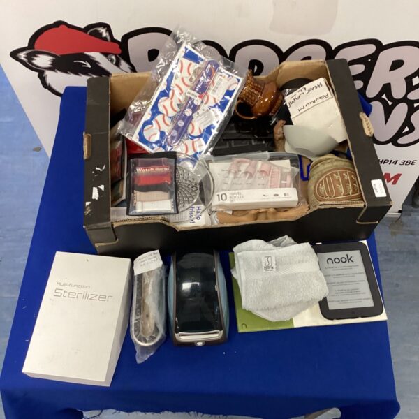 Mixed lot of electronics including a Dymo label printer and UV steriliser.