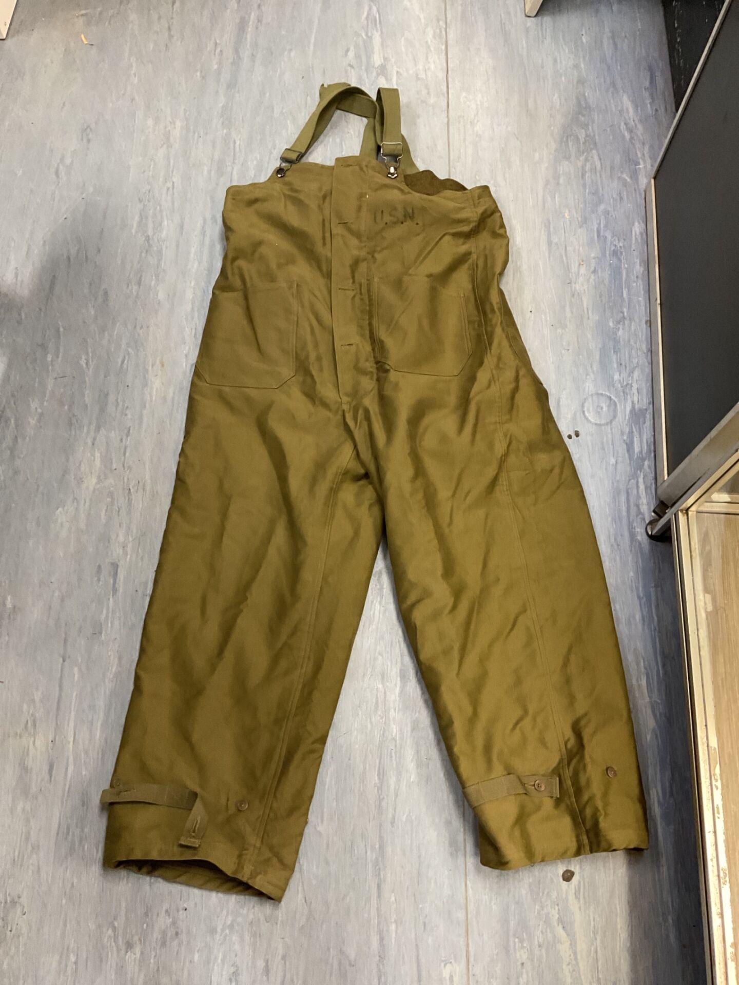 509 Pair of World War Two style Repro Us Navy deck bib overalls
