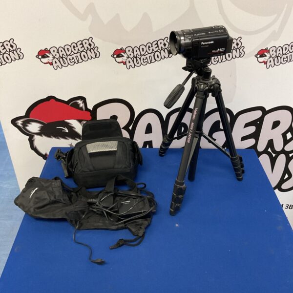 Panasonic HDC-SD600 video camera with bag and Velbon tripod.