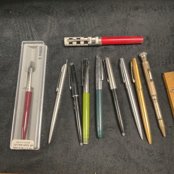 Assorted vintage Parker pens including a Parker 45 model.