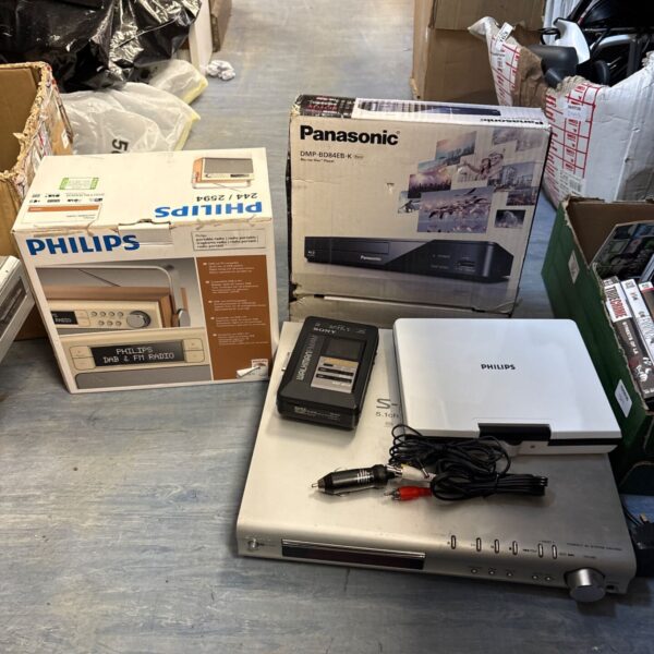 Vintage Phillips DAB and FM radio in a lot of electronics.