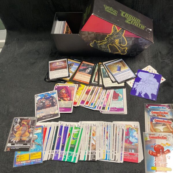 Assorted Pokémon and MTG collector cards in a mixed lot.